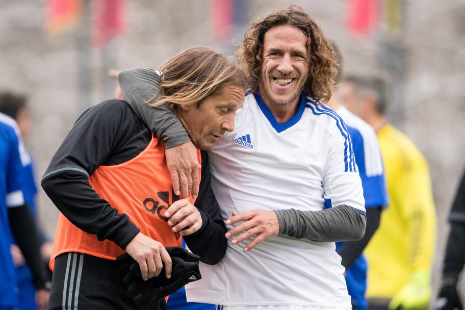 Carles Puyol e Michel Salgado. Getty Images
